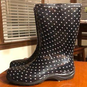 Waterproof rain boots